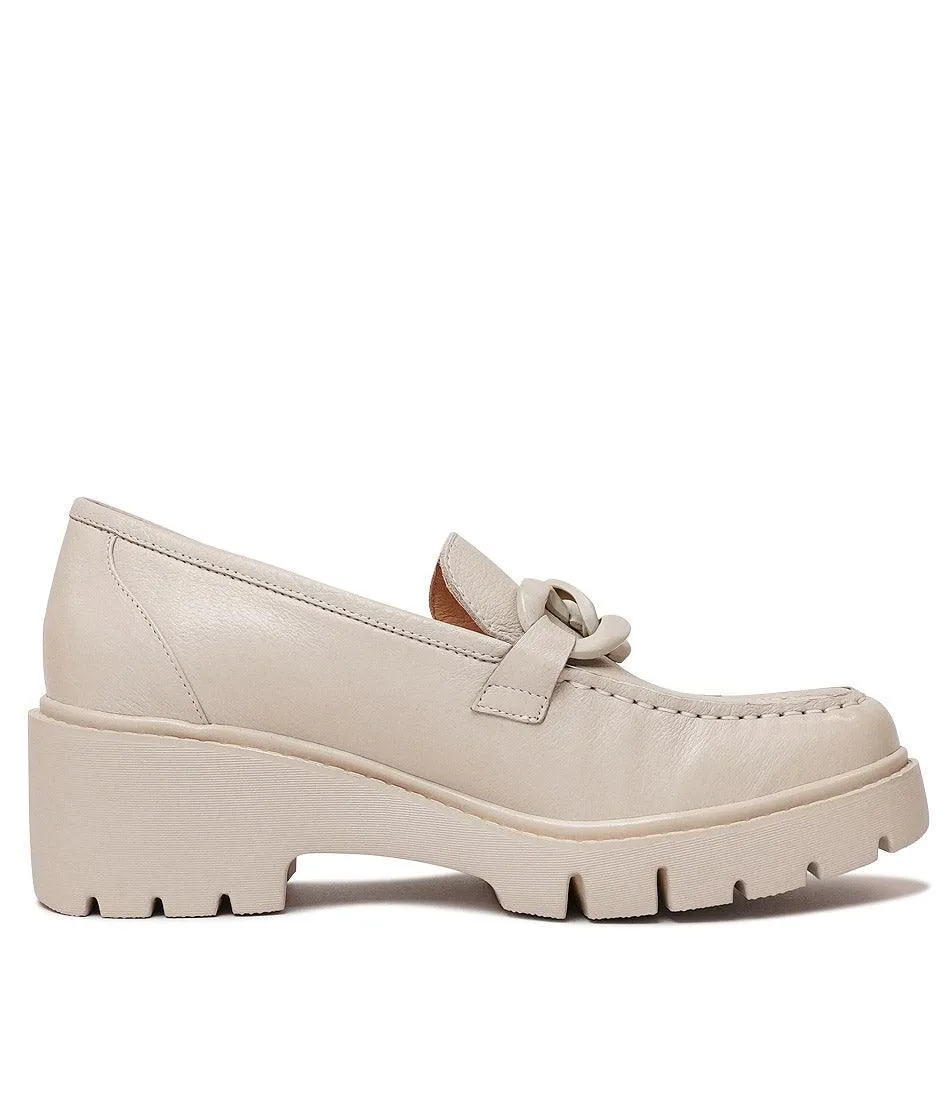 Unnay Almond Leather Heeled Loafers
